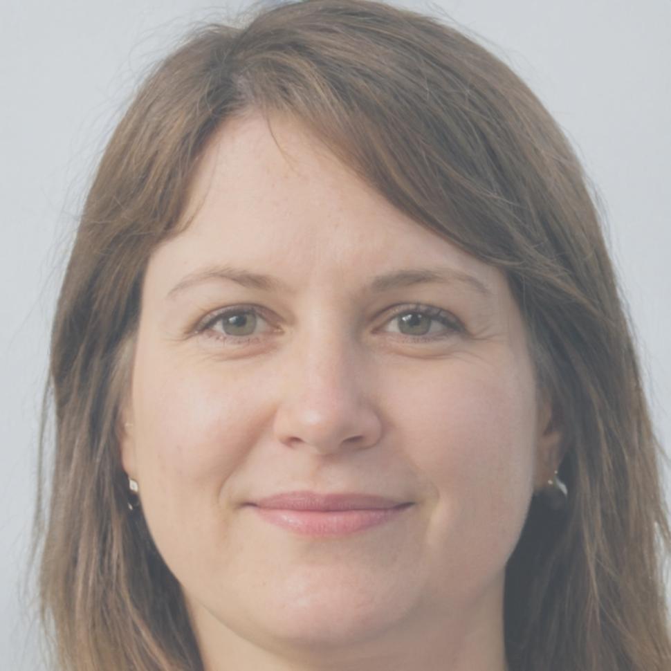 Portrait de Delphine Rousseau, formatrice en stratégie d'investissement